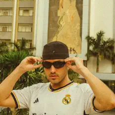 EMiguelXを聴いたり、ミュージックビデオを鑑賞したり、経歴やツアー日程などを確認したりしましょう！