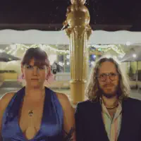 Escucha a undefined, mira videos musicales, lee su biografía, consulta las fechas de las gira y más.