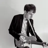 Escucha a undefined, mira vídeos musicales, lee la biografía, consulta fechas de giras y mucho más.