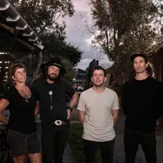 聆聽 Tijuana Cartel、觀看音樂影片、閱讀小傳、查看巡演日期等！