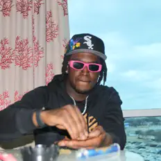 Ouve OneUpTop, vê vídeos de música, lê a biografia, vê as datas da digressão e muito mais!