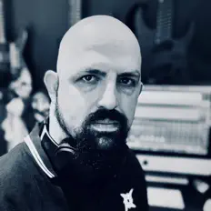 Ouve My Intentions, vê vídeos de música, lê a biografia, vê as datas da digressão e muito mais!