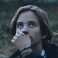 undefined dinle, müzik videolarını izle, biyografisini oku, tur tarihlerini ve daha fazlasını gör!