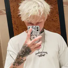 XO YOUNGBOYを聴いたり、ミュージックビデオを鑑賞したり、経歴やツアー日程などを確認したりしましょう！