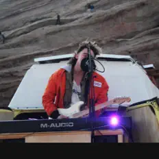 Luister naar Bobby 3lue, bekijk muziekvideo's, lees de bio, bekijk de tourdata, en meer!