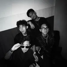 收听 Initial Ways、观看音乐视频、阅读小传、查看巡演日期等 ！