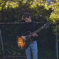 收听 undefined、观看音乐视频、阅读小传、查看巡演日期等 ！