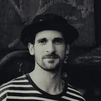 Escucha a undefined, mira vídeos musicales, lee la biografía, consulta fechas de giras y mucho más.