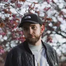 Escucha a Jamie Taylor, mira vídeos musicales, lee la biografía, consulta fechas de giras y mucho más.