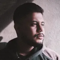 Luister naar undefined, bekijk muziekvideo's, lees de bio, bekijk de tourdata, en meer!