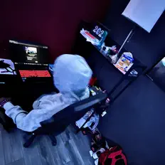 Saykman을(를) 듣고, 뮤직 비디오를 보고, 약력을 읽고, 투어 일정 등을 확인하세요!