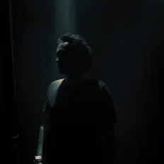 ROBBIEを聴いたり、ミュージックビデオを鑑賞したり、経歴やツアー日程などを確認したりしましょう！