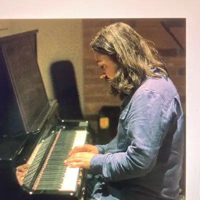 Listen to David Ian Roberts, watch music videos, read bio, see tour dates & more!
