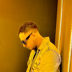 Ouve Black Denas, vê vídeos de música, lê a biografia, vê as datas da digressão e muito mais!