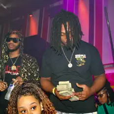 聆聽 Dboyy、觀看音樂影片、閱讀小傳、查看巡演日期等！