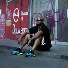 Escucha a Johnny Domo, mira videos musicales, lee su biografía, consulta las fechas de las gira y más.