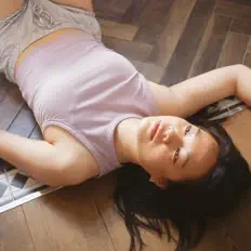 JJを聴いたり、ミュージックビデオを鑑賞したり、経歴やツアー日程などを確認したりしましょう！