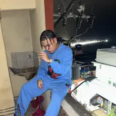 收听 Lastra、观看音乐视频、阅读小传、查看巡演日期等 ！