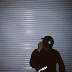 聆聽 Lovnes、觀看音樂影片、閱讀小傳、查看巡演日期等！