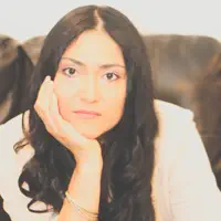 聆聽 undefined、觀看音樂影片、閱讀小傳、查看巡演日期等！