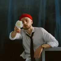 Dengarkan undefined, tonton video musik, baca bio, lihat tanggal tur & lainnya!