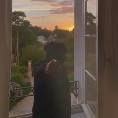 Luister naar Arae, bekijk muziekvideo's, lees de bio, bekijk de tourdata, en meer!