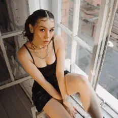 Luister naar Aayla Cali, bekijk muziekvideo's, lees de bio, bekijk de tourdata, en meer!