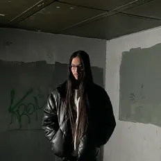Poslechněte si interpreta Nomad Punk, sledujte hudební videa, přečtěte si životopis, podívejte se na data turné a další informace.