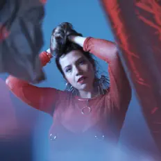 Dengarkan GINA ÉTÉ, tonton video musik, baca bio, lihat tanggal tur & lainnya!