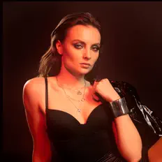 Escucha a Zhirkova Ksenia, mira vídeos musicales, lee la biografía, consulta fechas de giras y mucho más.