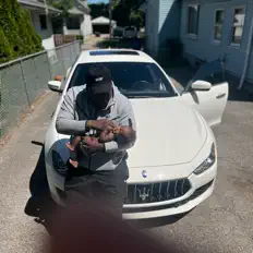 聆聽 BossManPerry100、觀看音樂影片、閱讀小傳、查看巡演日期等！