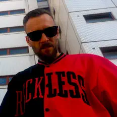 Poslechněte si interpreta OG.Dok, sledujte hudební videa, přečtěte si životopis, podívejte se na data turné a další informace.