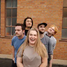 Poslechněte si interpreta Pure Halcyon, sledujte hudební videa, přečtěte si životopis, podívejte se na data turné a další informace.