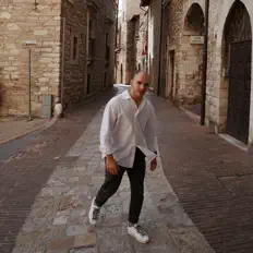 Ακούστε περιεχόμενο από age, παρακολουθήστε μουσικά βίντεο, διαβάστε το βιογραφικό, δείτε ημερομηνίες περιοδείας, και πολλά ακόμη!