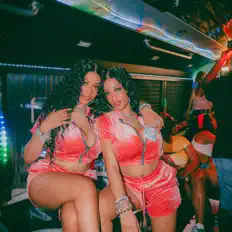 Escucha a SamxCas, mira videos musicales, lee su biografía, consulta las fechas de las gira y más.