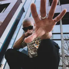 Dengarkan Sterling Alexander, tonton video musik, baca bio, lihat tanggal tur & lainnya!