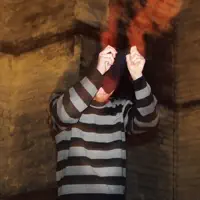 聆聽 undefined、觀看音樂影片、閱讀小傳、查看巡演日期等！