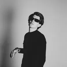 收听 Saint Arrow、观看音乐视频、阅读小传、查看巡演日期等 ！