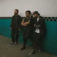 Days Outを聴いたり、ミュージックビデオを鑑賞したり、経歴やツアー日程などを確認したりしましょう！