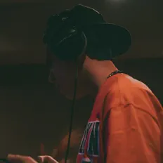 收听 Elias Valenzuela、观看音乐视频、阅读小传、查看巡演日期等 ！