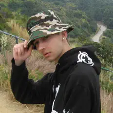 Ouve Lil Blurry, vê vídeos de música, lê a biografia, vê as datas da digressão e muito mais!