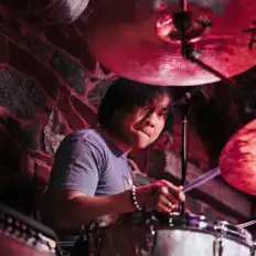 Ouve Rockwell, vê vídeos de música, lê a biografia, vê as datas da digressão e muito mais!