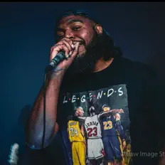 Ouve Frank Lee, vê vídeos de música, lê a biografia, vê as datas da digressão e muito mais!