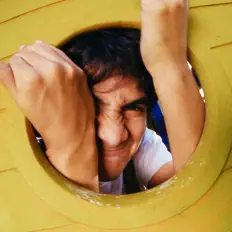 收听 CHOBI、观看音乐视频、阅读小传、查看巡演日期等 ！