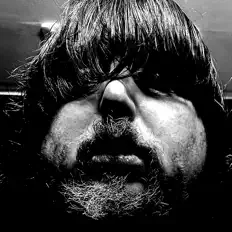 Hordesを聴いたり、ミュージックビデオを鑑賞したり、経歴やツアー日程などを確認したりしましょう！