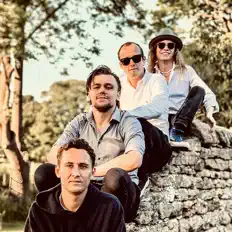 Posłuchaj wykonawcy Last Case Scenario, obejrzyj teledyski, przeczytaj biografię, zobacz daty tras koncertowych i nie tylko!