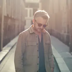 Escucha a Vincent Ardiet, mira videos musicales, lee su biografía, consulta las fechas de las gira y más.