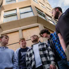 Ouve Paper Boats, vê vídeos de música, lê a biografia, vê as datas da digressão e muito mais!