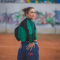 收听 Maggy Moroz、观看音乐视频、阅读小传、查看巡演日期等 ！