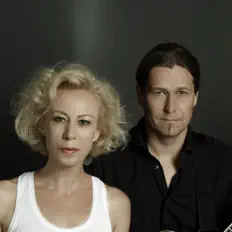 Michaela Rabitsch & Robert Pawlik सुनें, म्यूज़िक वीडियो देखें, बायो पढ़ें, दौरे की तारीखें और बहुत कुछ देखें!